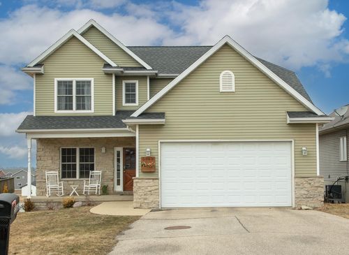 5568 Summerland Dr, Waterloo, IA, 50701-9598 | Card Image