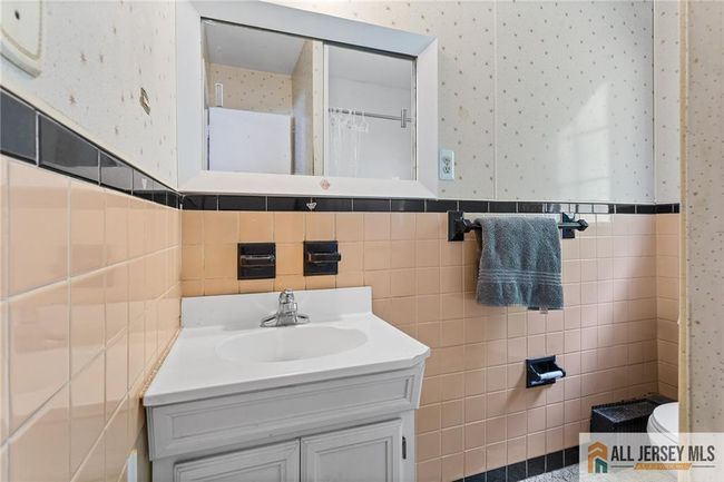 2 Buttonwood Dr, House other with 3 bedrooms, 1 bathrooms and null parking in Parlin NJ | Image 26
