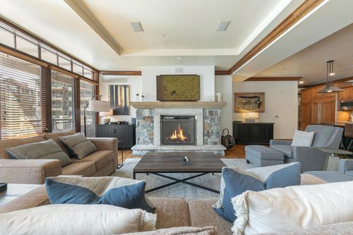207-march-wk-1-share-5001 Northstar Dr, Truckee, CA, 96161-4229 | Card Image