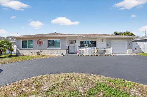 4990 99th St N, SAINT PETERSBURG, FL, 33708-3652 | Card Image