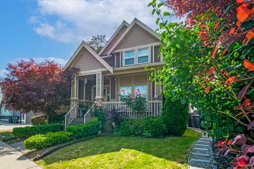 {{alt}} | Card Image