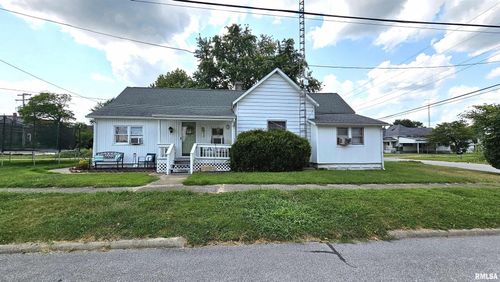 115 E Callie St, Sesser, IL, 62884-1633 | Card Image