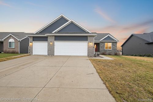 9477 Hickory Hollow Ct, Davison, MI, 48423-7932 | Card Image