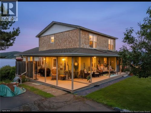 29 Hillhurst St, House with 4 bedrooms, 3 bathrooms and null parking in Quispamsis NB | Card Image