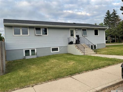 302 Dunlop St, Saskatoon, SK, S7N2P7 | Card Image