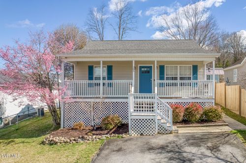 105 Saint James Pl, Bristol, TN, 37620-1960 | Card Image