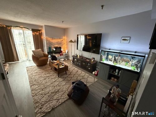 apt-2e-678 Savin Ave, West Haven, CT, 06516-4951 | Card Image