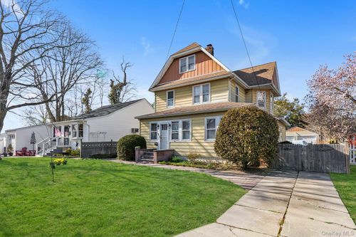 841 Waverly Pl, Baldwin, NY, 11510-4121 | Card Image