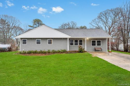 16 Columbus Ave, Brentwood, NY, 11717-2507 | Card Image