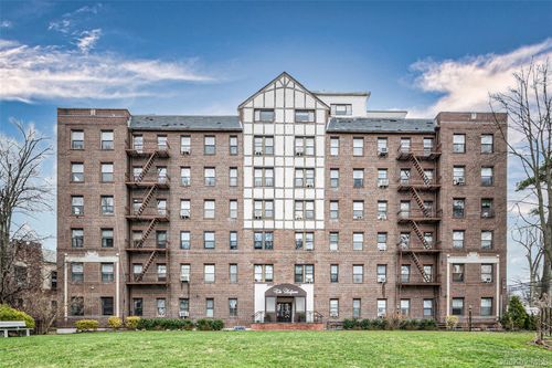 apt-1f-37 Brompton Rd, Great Neck, NY, 11021-3467 | Card Image