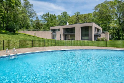 3 Paddock Ct, Old Westbury, NY, 11568-1147 | Card Image