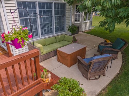 25 Brunton Ct, Bloomington, IL, 61704-1504 | Card Image