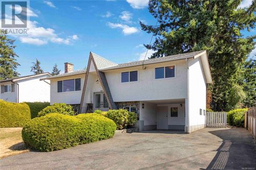 2989 Charlotte Dr, Victoria, BC, V9B4L9 | Card Image