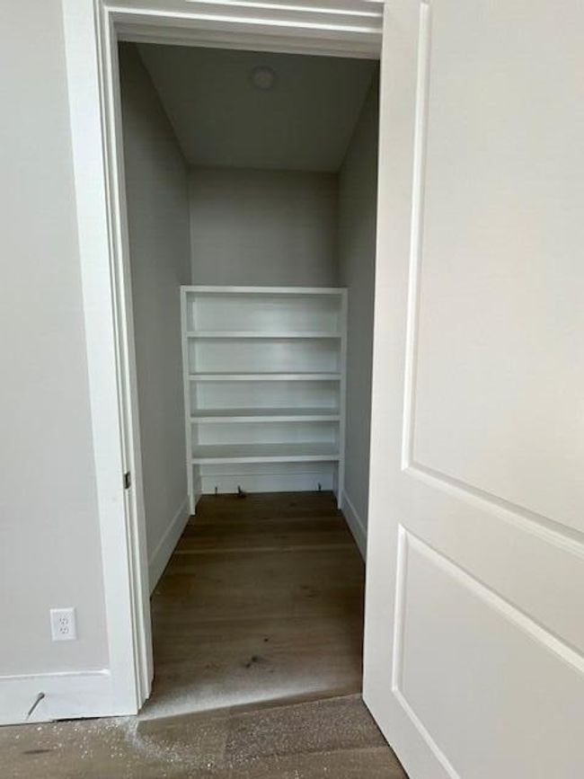 Huge pantry | Image 35