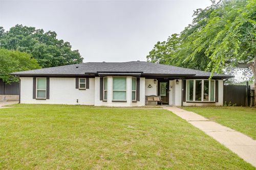 217 Ne Rosamond St, Burleson, TX, 76028-2505 | Card Image