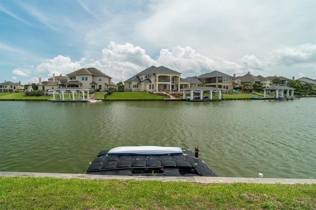 10, 000 sq ft cul de sac lot with immediate water access to Clear Lake and Galveston Bay! | Image 7