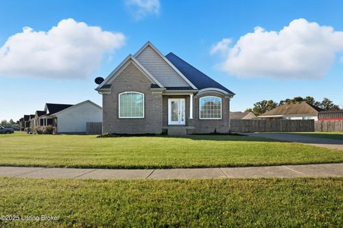 733 Tecumseh Dr, Shepherdsville, KY, 40165-7257 | Card Image