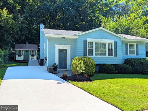 8 Empire Pl, GREENBELT, MD, 20770-1601 | Card Image