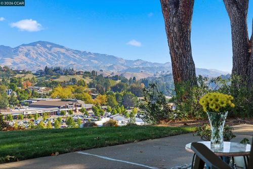 apt-5-1940 Golden Rain Rd, Walnut Creek, CA, 94595-2176 | Card Image