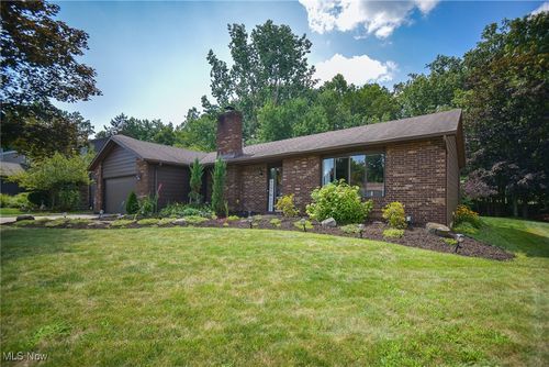 10266 Huntington Park Dr, Strongsville, OH, 44136-2573 | Card Image