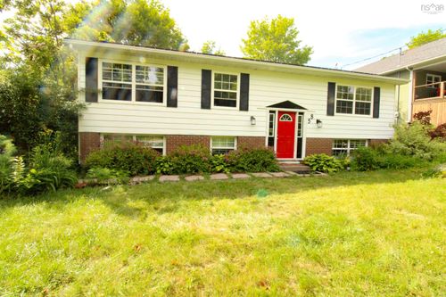 58 Majestic Ave, Beaver Bank, NS, B4E3A5 | Card Image