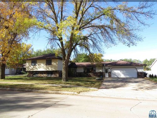 533 12th Ave Sw, Le Mars, IA, 51031-2905 | Card Image