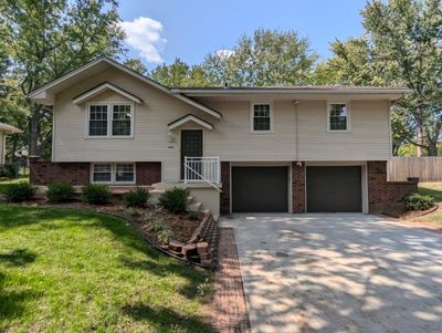 2206 Se Harding Street, House other with 3 bedrooms, 1 bathrooms and null parking in Oak Grove MO | Image 1