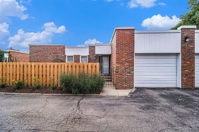 1935 Hyde Park Drive, Condo with 2 bedrooms, 2 bathrooms and null parking in Detroit MI | Image 1