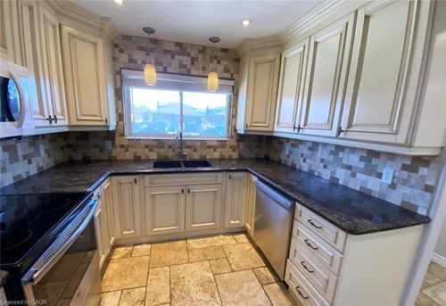 1-42 Deschene Ave, Hamilton, ON, L9A3J7 | Card Image