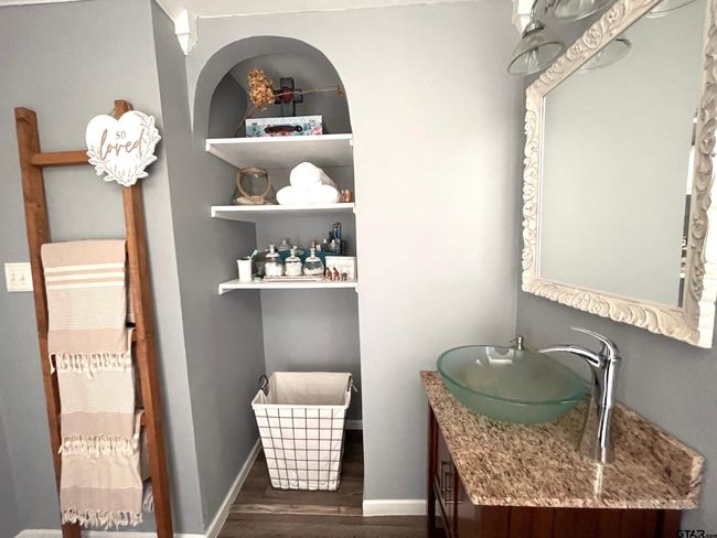 902 S Florey Ave, House other with 3 bedrooms, 2 bathrooms and null parking in Mt Pleasant TX | Image 17