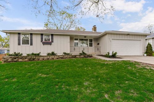 5705 W 78th St, Prairie Village, KS, 66208-4610 | Card Image