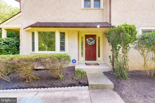 82-82 Bunker Hill Ct, CHESTERBROOK, PA, 19087-5830 | Card Image