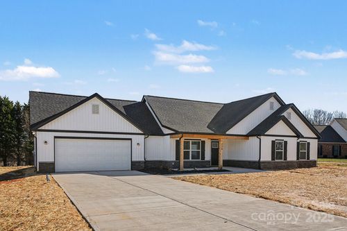 224 Meadow Oaks Dr, Statesville, NC, 28625-8720 | Card Image