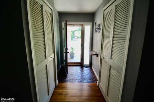 13069 Plumbrook Rd, Sterling Heights, MI, 48312-1649 | Card Image