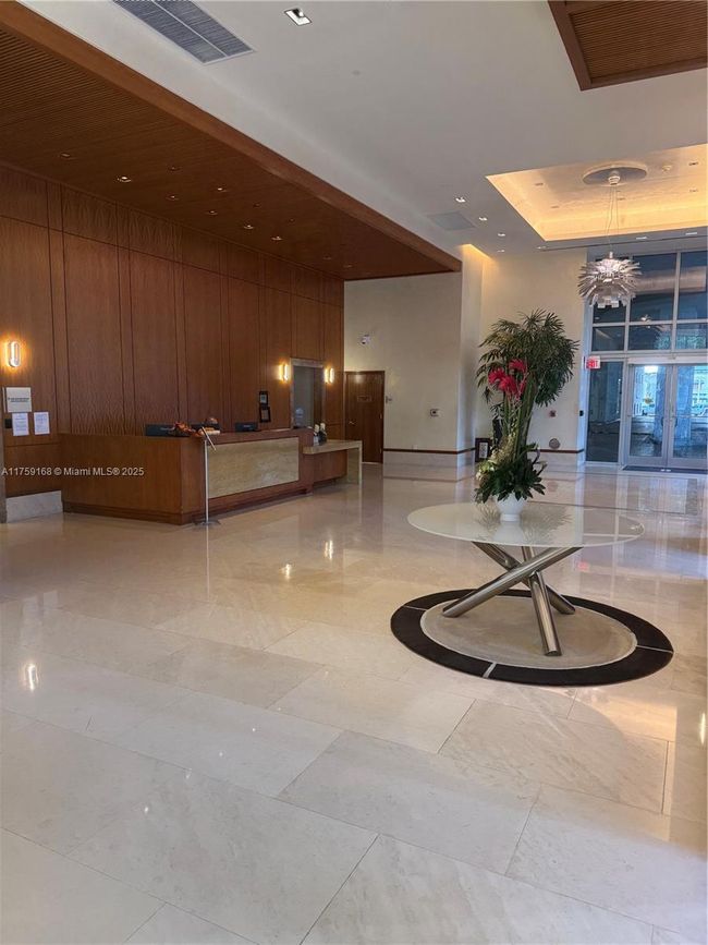 APT-3805 - 1060 Brickell Ave, Condo with 1 bedrooms, 2 bathrooms and null parking in Miami FL | Image 6