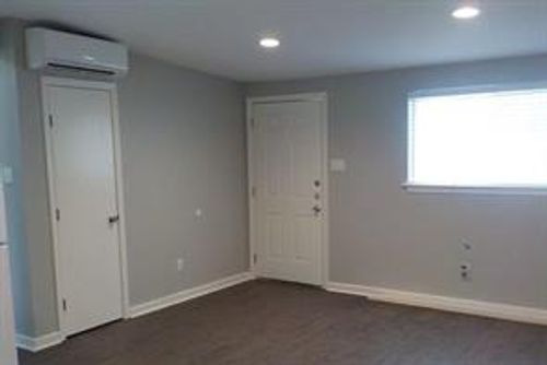 b-400 Swanee Dr, Austin, TX, 78752-3018 | Card Image