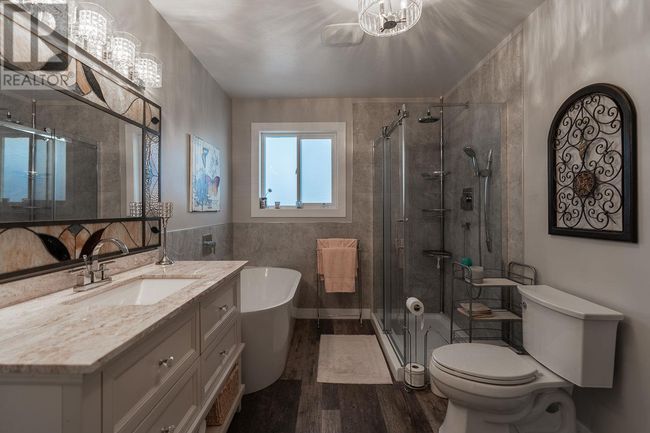 396 Gleneagles Dr, House other with 4 bedrooms, 2 bathrooms and 2 parking in Kamloops BC | Image 6