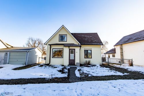 121 4th Ave N, Casselton, ND, 58012-3216 | Card Image