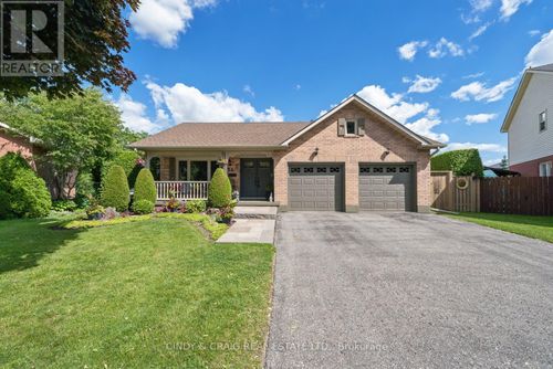 34 Cloverfield Street, Clarington (Courtice), ON, L1E1K4 | Card Image