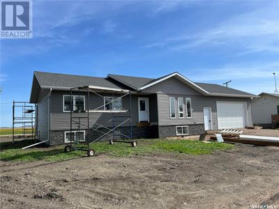 109 1st St, House other with 3 bedrooms, 2 bathrooms and null parking in Beatty SK | Image 2