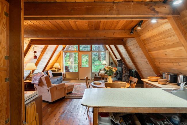 912 Taylor Rd, House other with 3 bedrooms, 1 bathrooms and null parking in Bowen Island BC | Image 8