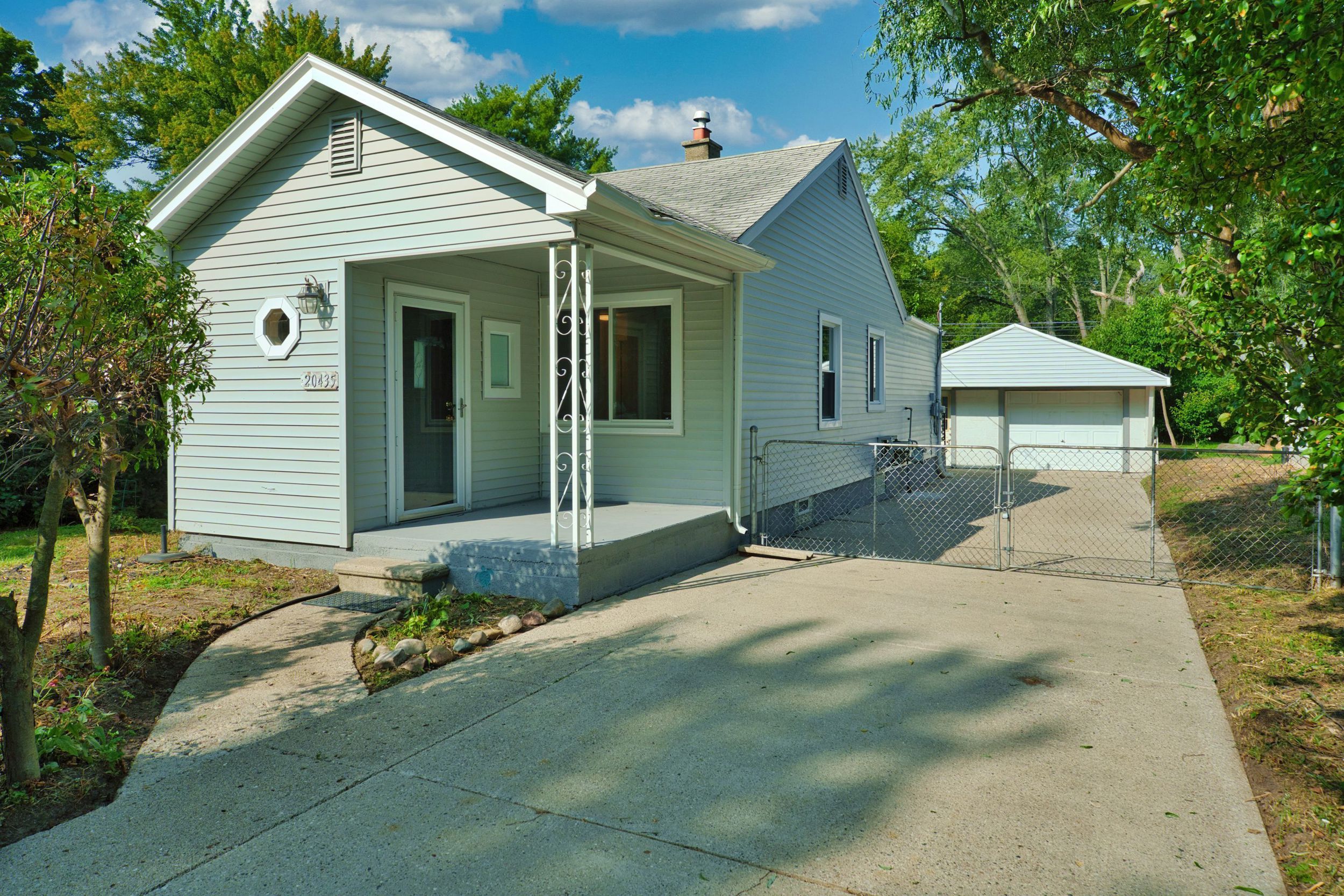 Macarthur , Redford, MI 48240