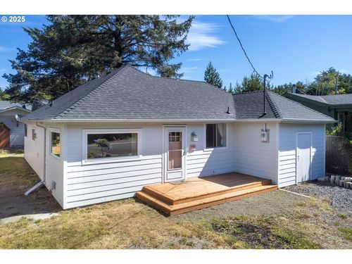 135 Laurel St, Gleneden Beach, OR, 97388 | Card Image