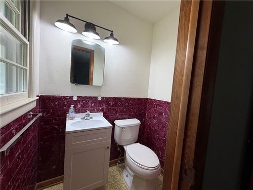 237 Kaw Ave, Garnett, KS, 66032-1035 | Card Image