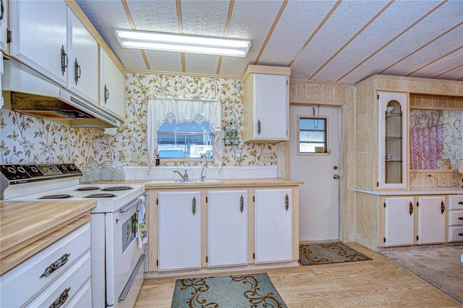 39351 Dundee Rd, House other with 2 bedrooms, 2 bathrooms and null parking in ZEPHYRHILLS FL | Image 15