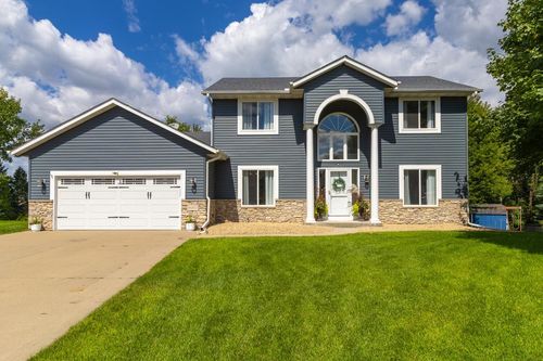 9007 Coffman Cir, Inver Grove Heights, MN, 55076-3531 | Card Image