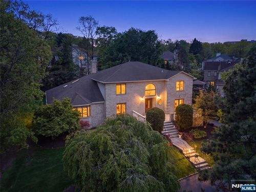 70 Forest Hills Way, Cedar Grove, NJ, 07009-2031 | Card Image