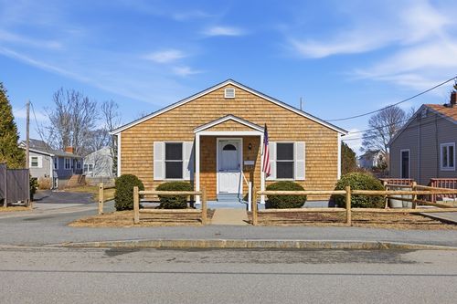 6 Parker St, Rockport, MA, 01966-1624 | Card Image