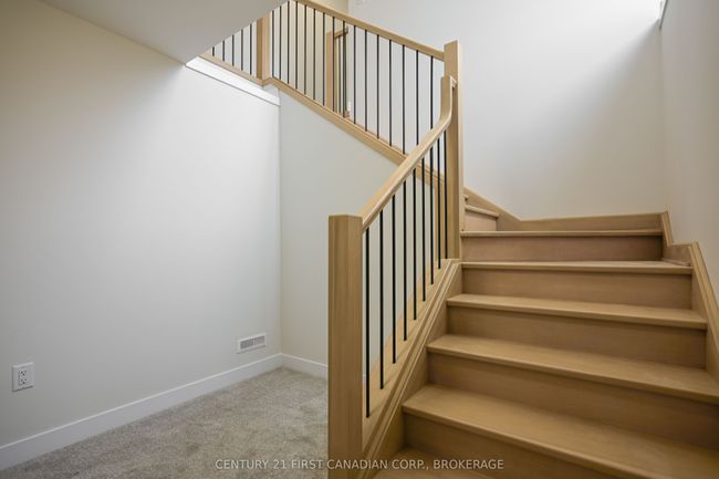 6709 Hayward Dr, House attached with 2 bedrooms, 2 bathrooms and 1 parking in London ON | Image 15