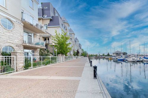 661-38 Stadium Rd, Toronto, ON, M5V3P4 | Card Image